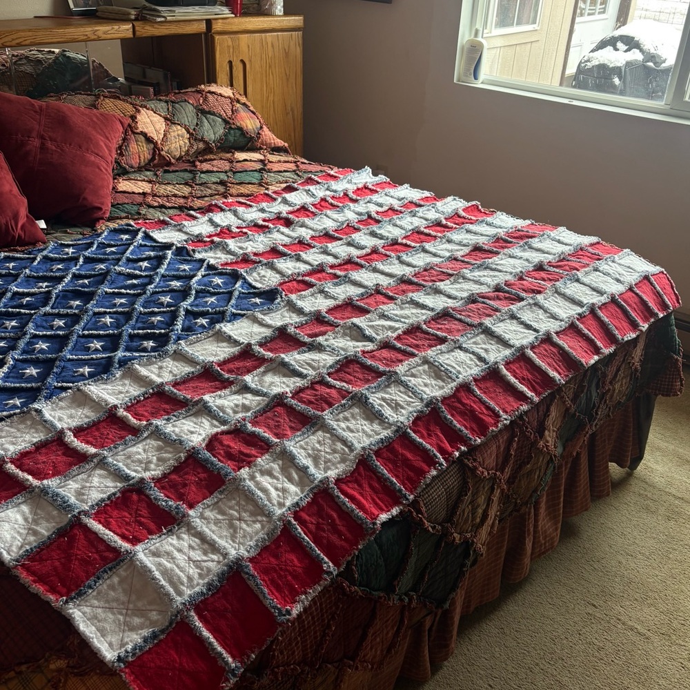 United States Flag Patriotic Patchwork Rag Quilt - Picture 1 of 7